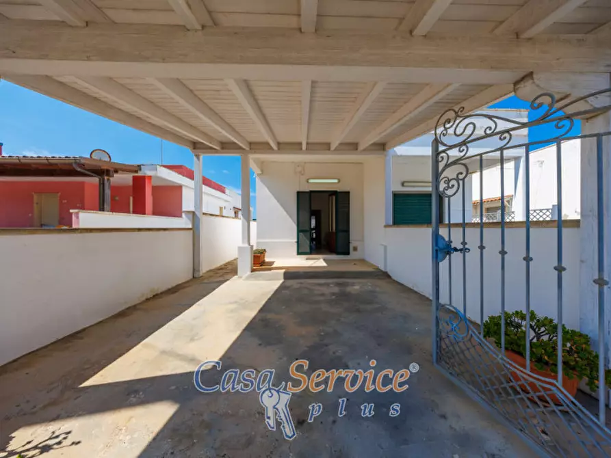 Immagine 15 di Villa in vendita  in Via Rizzo a Racale
