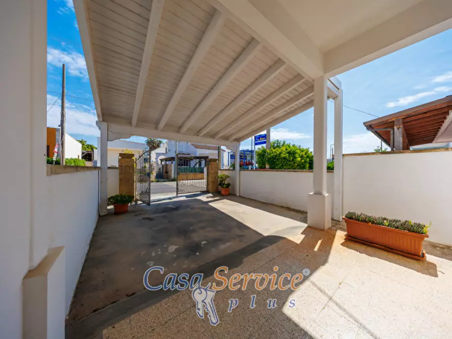 Immagine 17 di Villa in vendita  in Via Rizzo a Racale