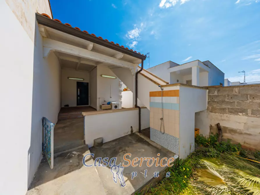 Immagine 18 di Villa in vendita  in Via Rizzo a Racale