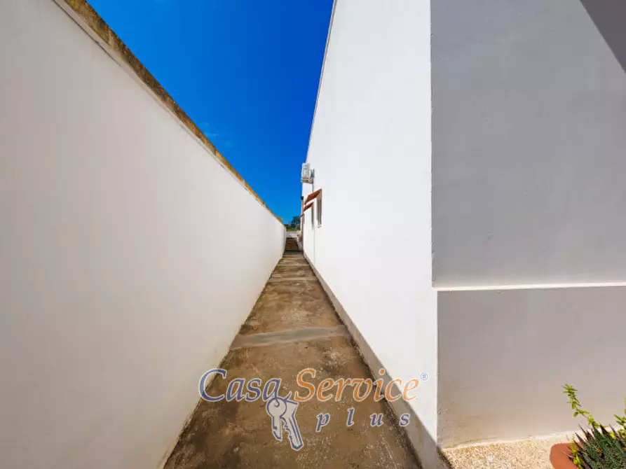 Immagine 28 di Villa in vendita  in Via Rizzo a Racale