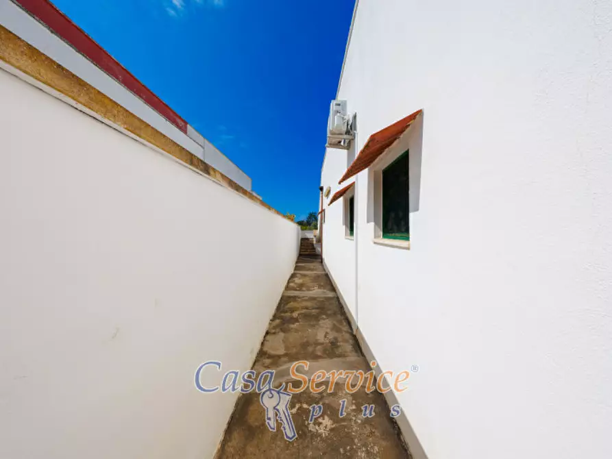Immagine 29 di Villa in vendita  in Via Rizzo a Racale