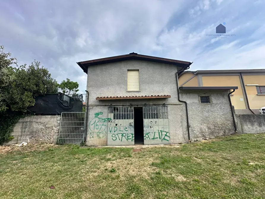 Immagine 1 di Magazzino in vendita  in Via Giovanni Pascoli 9 a Calvagese Della Riviera