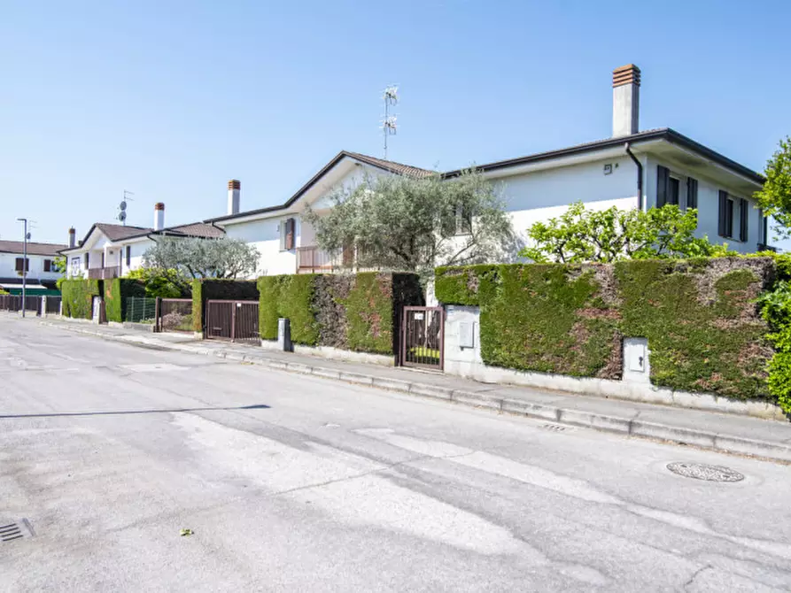 Immagine 28 di Casa bifamiliare in vendita  in Via Campolongo a Due Carrare