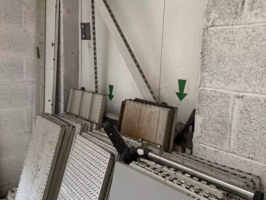 Immagine 11 di Negozio in vendita  in Viale Gianluigi Bonelli a Roma