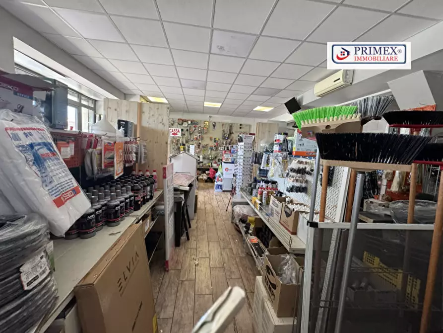 Immagine 15 di Negozio in vendita  in Viale Gianluigi Bonelli a Roma