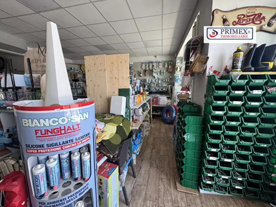Immagine 18 di Negozio in vendita  in Viale Gianluigi Bonelli a Roma