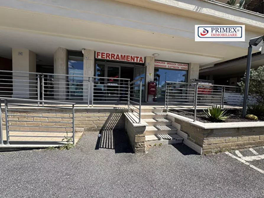 Immagine 20 di Negozio in vendita  in Viale Gianluigi Bonelli a Roma