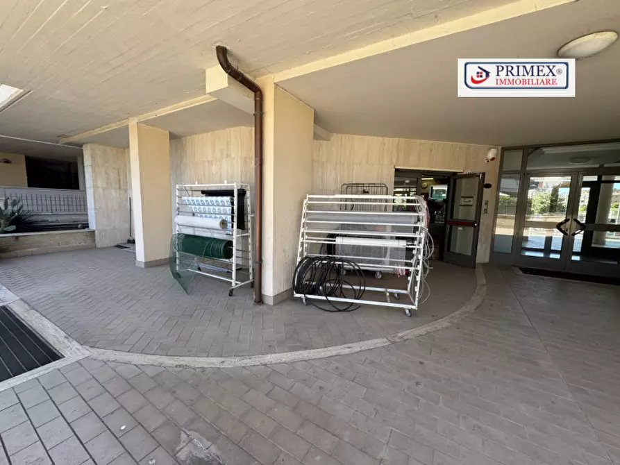 Immagine 21 di Negozio in vendita  in Viale Gianluigi Bonelli a Roma