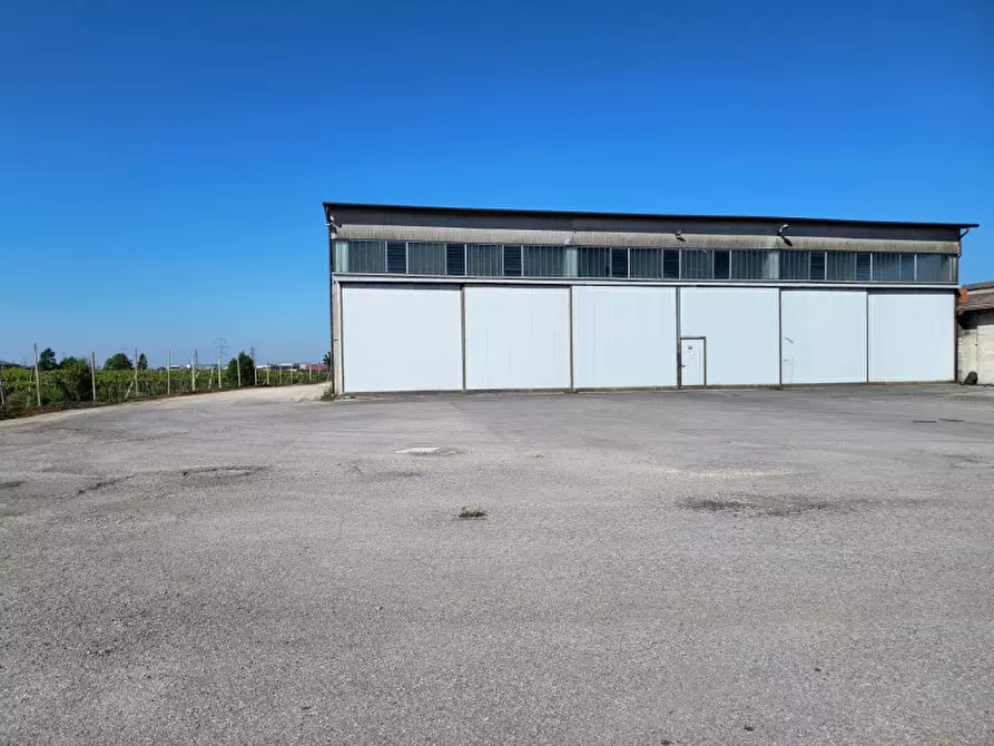 Immagine 2 di Capannone industriale in affitto  a Lonigo