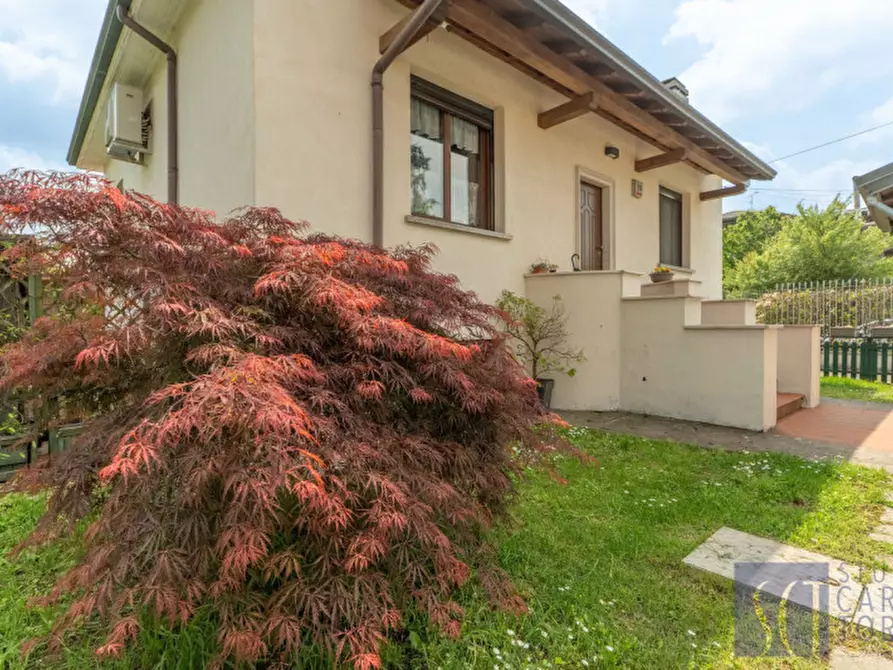 Immagine 1 di Villa in vendita  in VIA VENTI SETTEMBRE, 47 a Nerviano