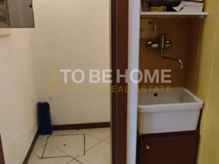 Immagine 2 di Attività commerciale in vendita  in Via Giorgio Rizzardi 97 a Venezia