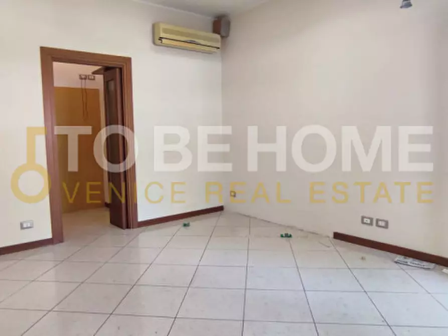 Immagine 3 di Attività commerciale in vendita  in Via Giorgio Rizzardi 97 a Venezia