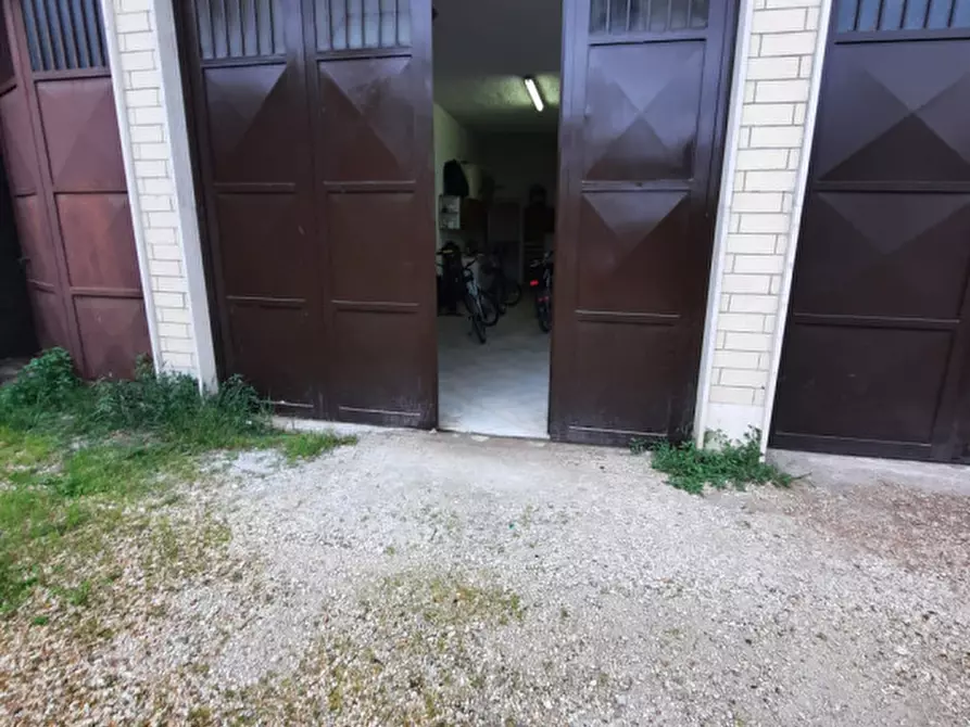 Immagine 1 di Magazzino in vendita  in Via Leonardo Da Vinci a Moricone