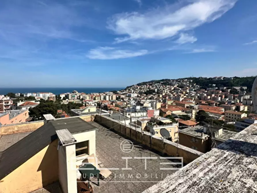 Immagine 1 di Appartamento in vendita  in Via Montesanto a Ancona