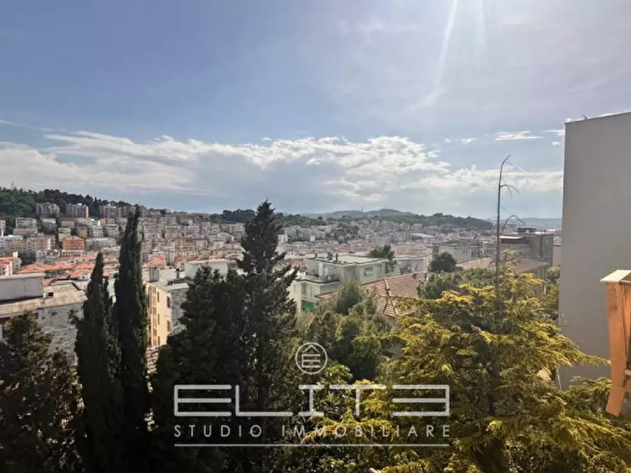 Immagine 2 di Appartamento in vendita  in Via Montesanto a Ancona