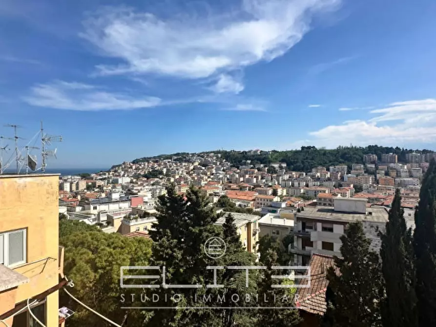 Immagine 3 di Appartamento in vendita  in Via Montesanto a Ancona