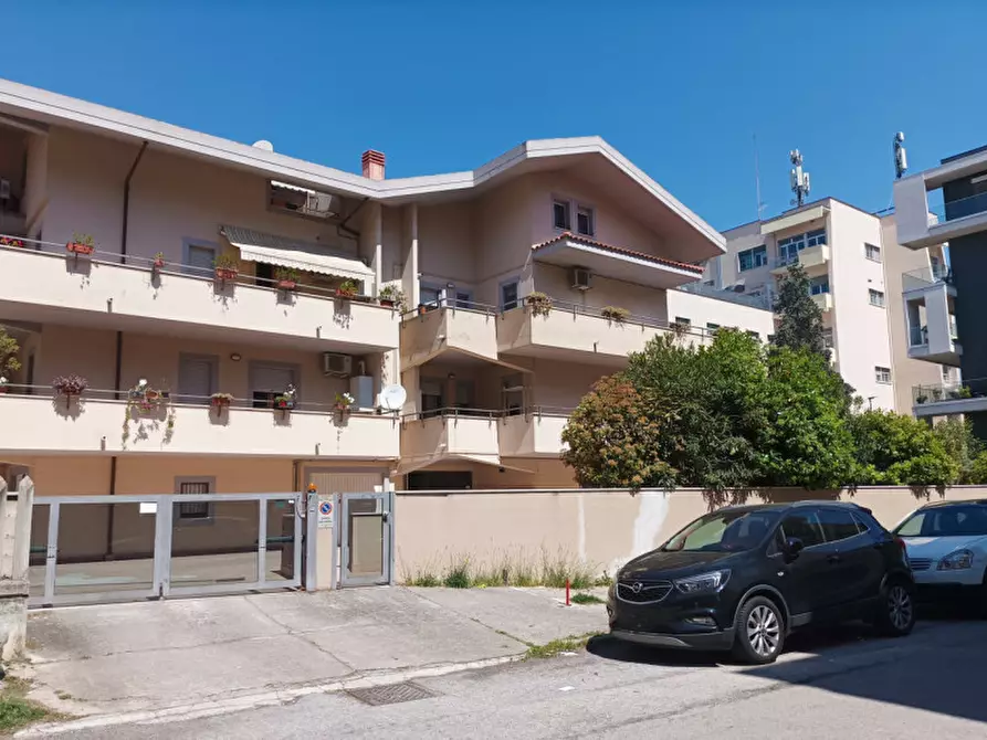 Immagine 2 di Posto auto in vendita  in Via Bardet 54 a Pescara