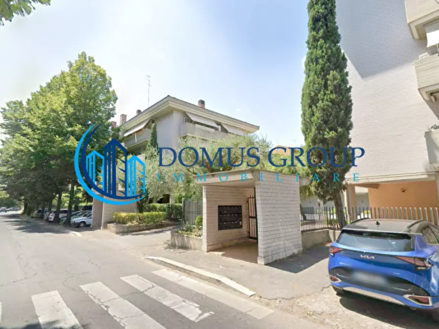 Immagine 3 di Appartamento in vendita  in Via Pietro Bembo a Roma