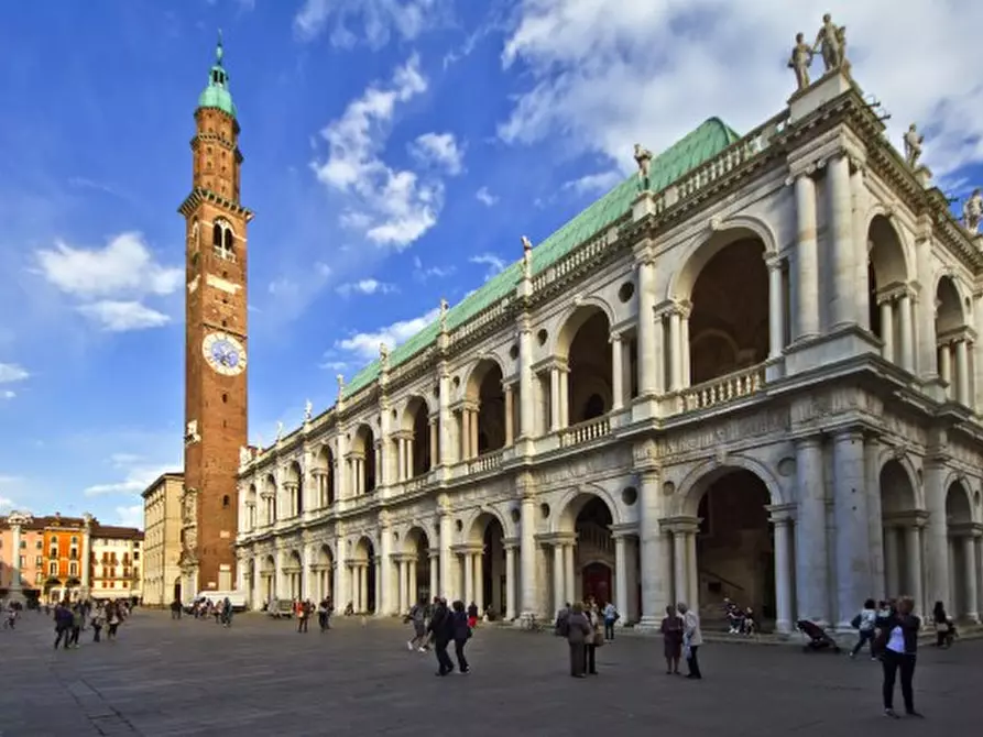 Immagine 1 di Casa indipendente in vendita  in Corso Andrea Palladio a Vicenza