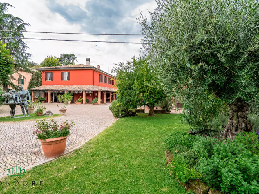 Immagine 1 di Villa in vendita  in via Stradelli Guelfi a Castel San Pietro Terme
