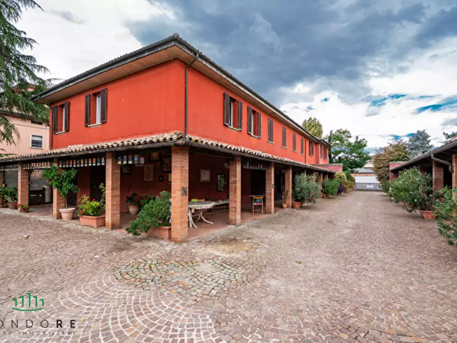 Immagine 3 di Villa in vendita  in via Stradelli Guelfi a Castel San Pietro Terme