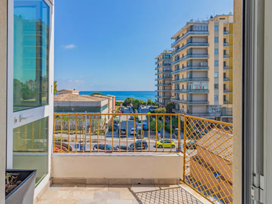 Immagine 1 di Appartamento in vendita  in Via Cilea a Savona