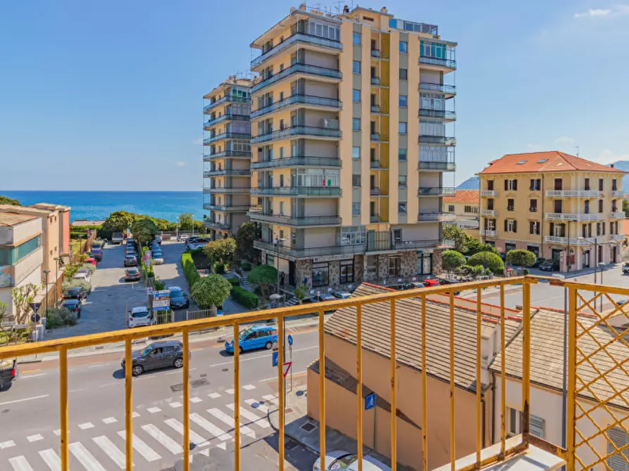 Immagine 2 di Appartamento in vendita  in Via Cilea a Savona