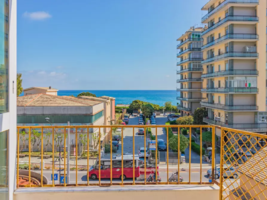 Immagine 3 di Appartamento in vendita  in Via Cilea a Savona