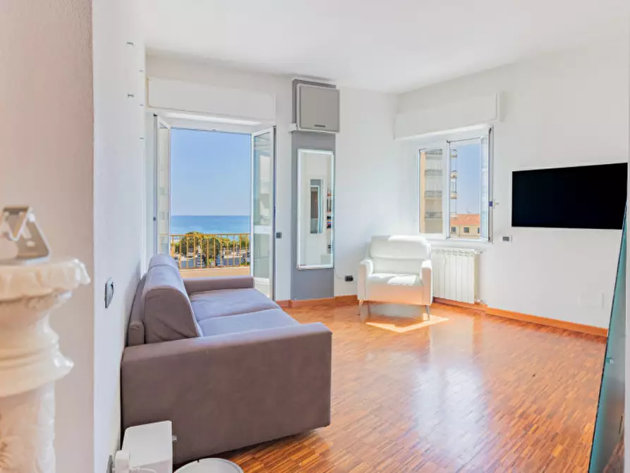 Immagine 8 di Appartamento in vendita  in Via Cilea a Savona