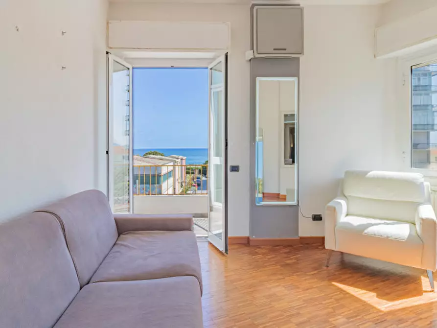 Immagine 12 di Appartamento in vendita  in Via Cilea a Savona