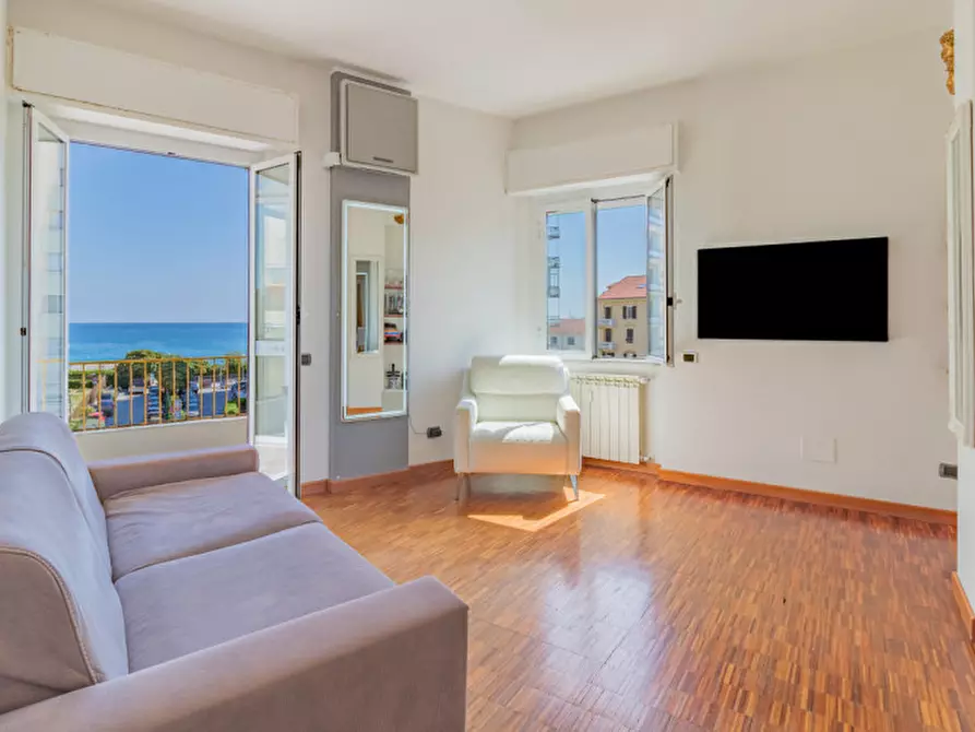 Immagine 13 di Appartamento in vendita  in Via Cilea a Savona