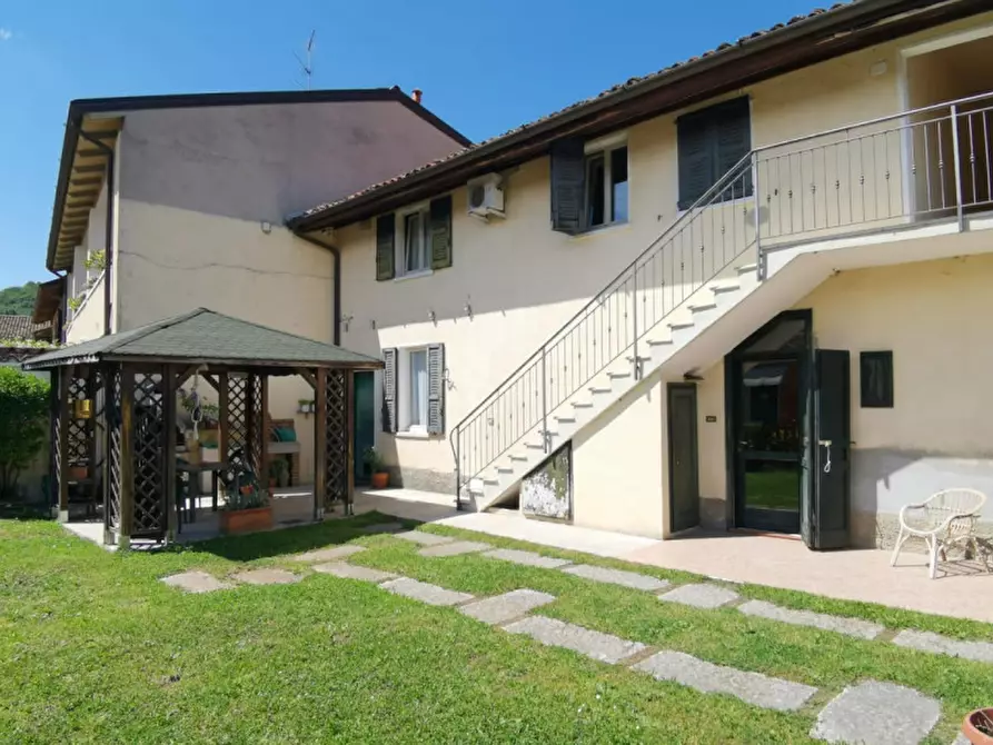 Immagine 1 di Casa trifamiliare in vendita  in Via Vittorio Veneto 4 a Collebeato