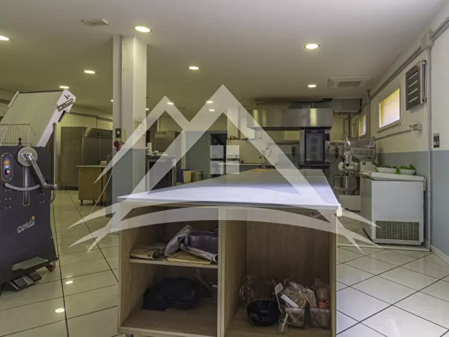 Immagine 13 di Attività commerciale in vendita  in Piazza Garibaldi, 14 A a Porto Torres