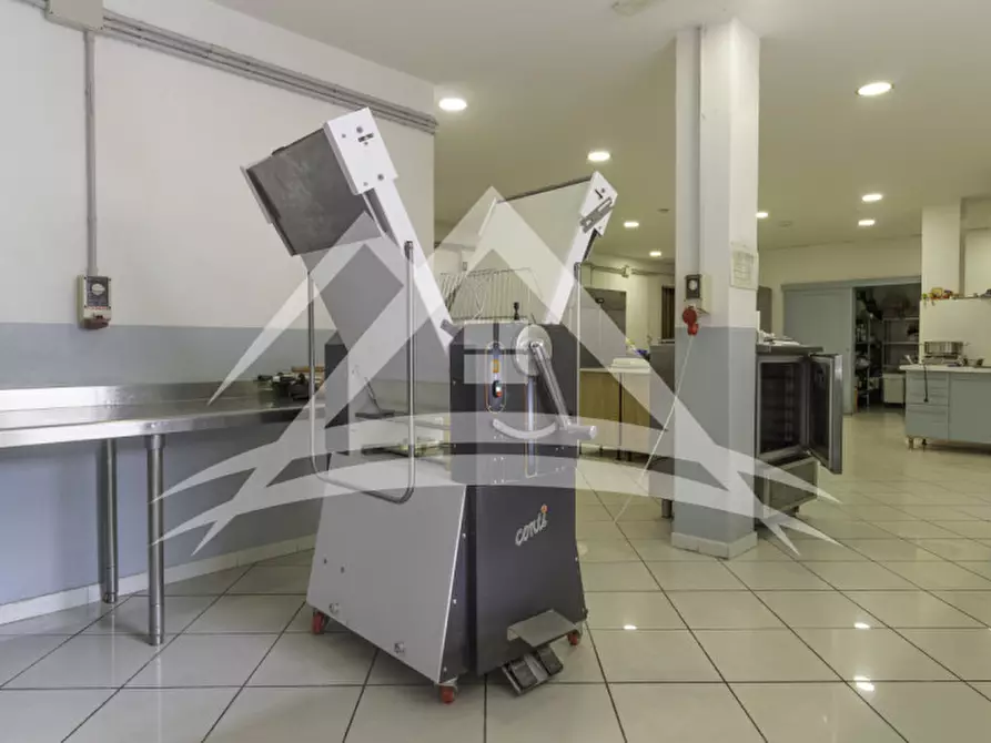 Immagine 14 di Attività commerciale in vendita  in Piazza Garibaldi, 14 A a Porto Torres
