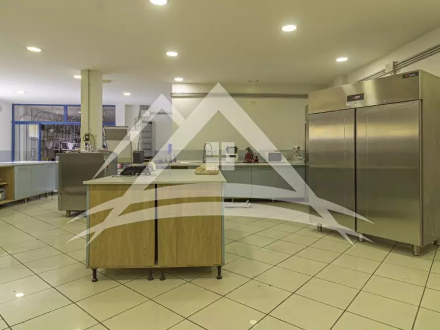Immagine 20 di Attività commerciale in vendita  in Piazza Garibaldi, 14 A a Porto Torres