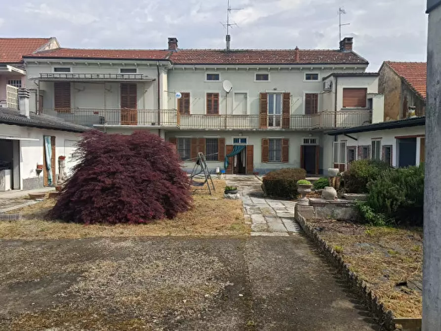 Immagine 1 di Casa bifamiliare in vendita  in Cantone Chiesa 98 a Casale Monferrato