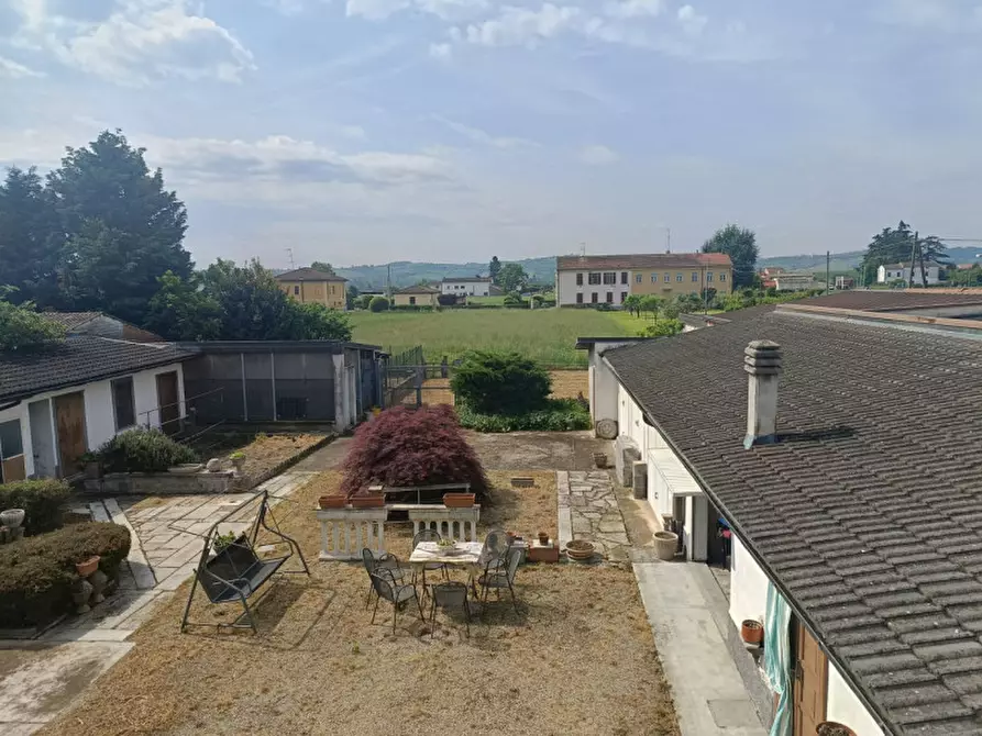 Immagine 2 di Casa bifamiliare in vendita  in Cantone Chiesa 98 a Casale Monferrato