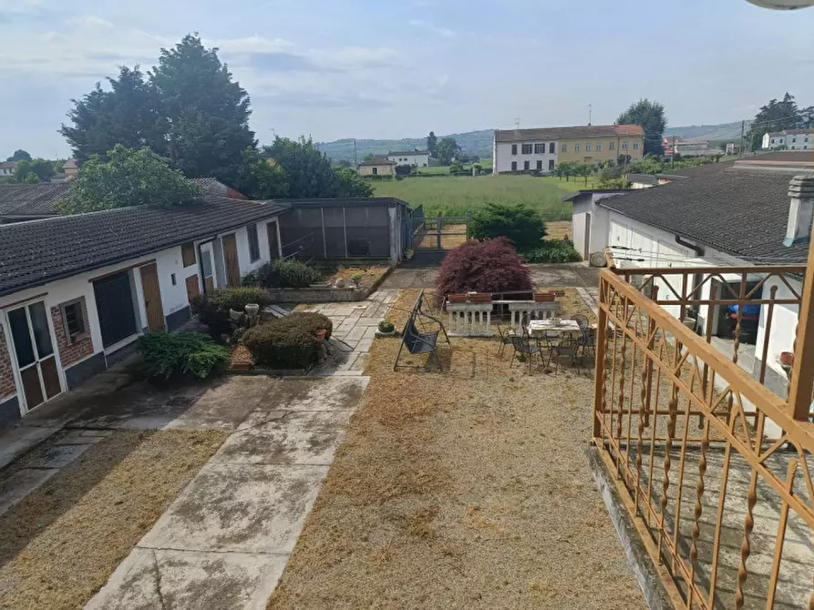 Immagine 3 di Casa bifamiliare in vendita  in Cantone Chiesa 98 a Casale Monferrato