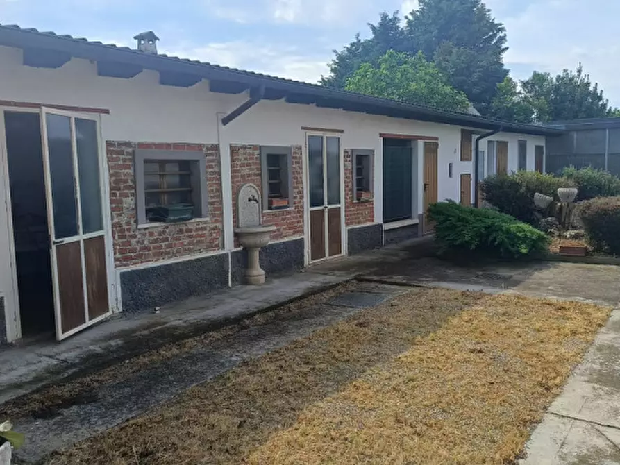 Immagine 4 di Casa bifamiliare in vendita  in Cantone Chiesa 98 a Casale Monferrato