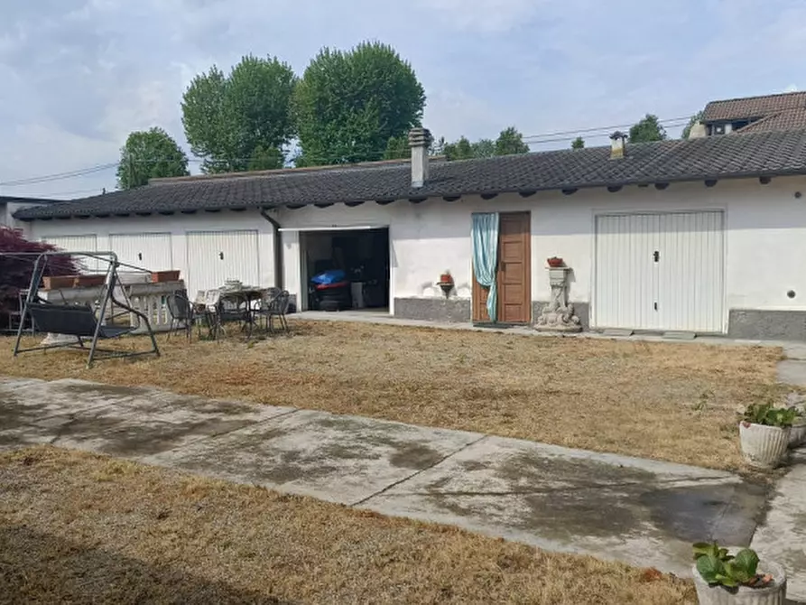 Immagine 5 di Casa bifamiliare in vendita  in Cantone Chiesa 98 a Casale Monferrato