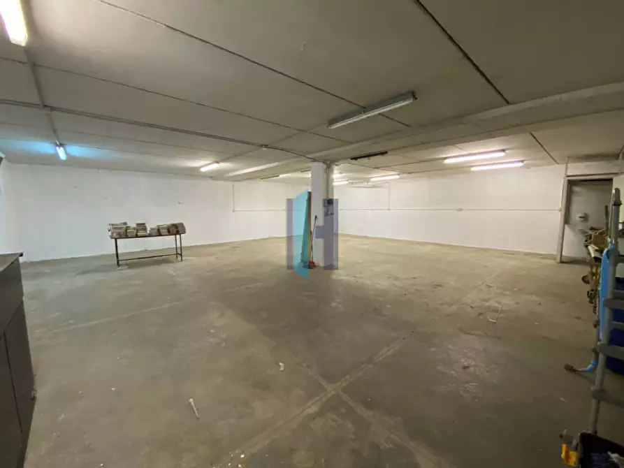 Immagine 1 di Garage in vendita  in Via Codignole 31 a Brescia