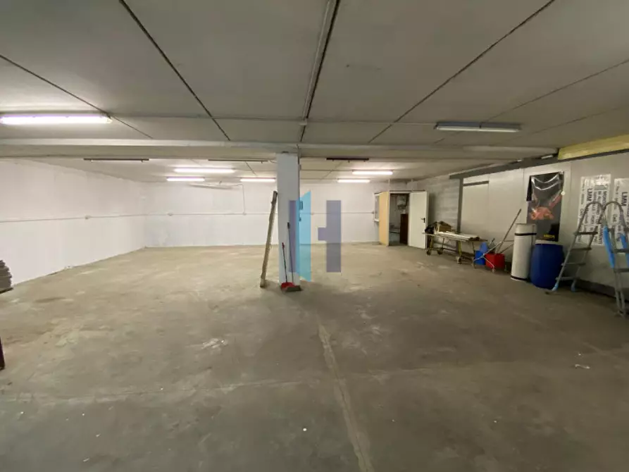 Immagine 2 di Garage in vendita  in Via Codignole 31 a Brescia
