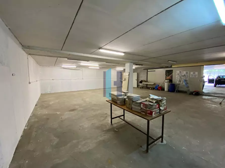 Immagine 3 di Garage in vendita  in Via Codignole 31 a Brescia