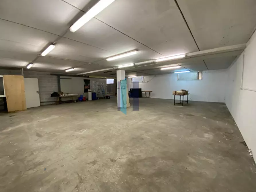 Immagine 4 di Garage in vendita  in Via Codignole 31 a Brescia