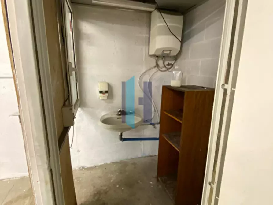 Immagine 6 di Garage in vendita  in Via Codignole 31 a Brescia