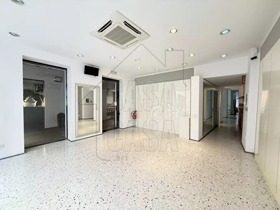 Immagine 4 di Negozio in vendita  in Via Roma a Monselice