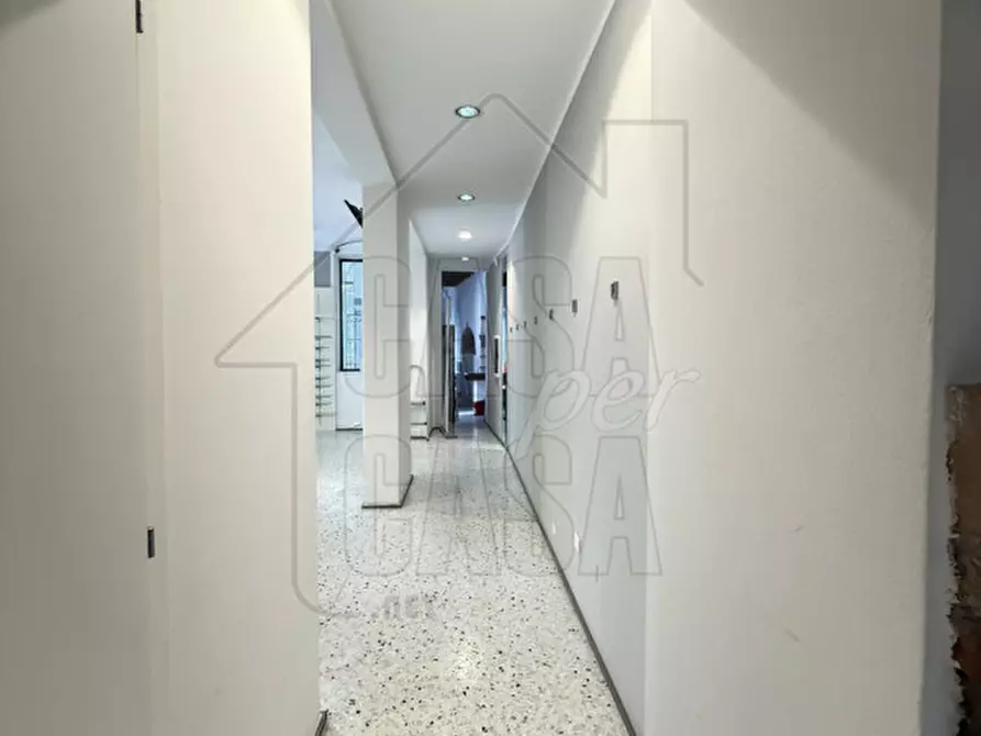 Immagine 9 di Negozio in vendita  in Via Roma a Monselice