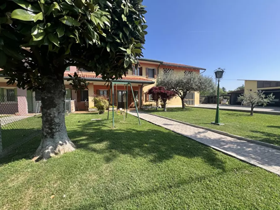 Immagine 2 di Casa bifamiliare in vendita  in Via Dese a Massanzago