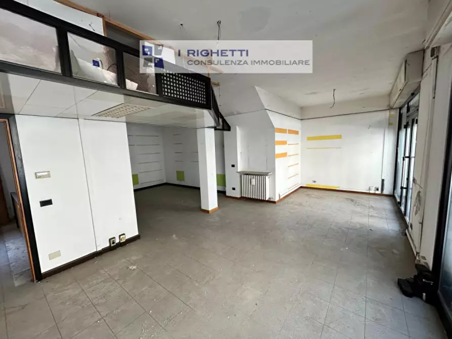 Immagine 1 di Negozio in vendita  in Via Aeroporto Angelo Berardi a Verona