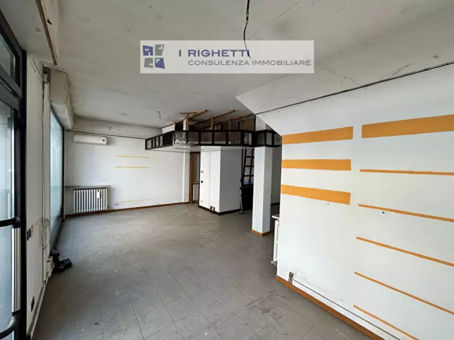 Immagine 2 di Negozio in vendita  in Via Aeroporto Angelo Berardi a Verona